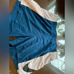 Nike pro women’s large shorts